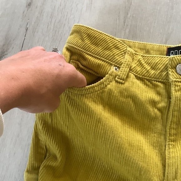BDG Urban Outfitters gold corduroy mom high-rise size 27 in Chartreuse color - Picture 10 of 15